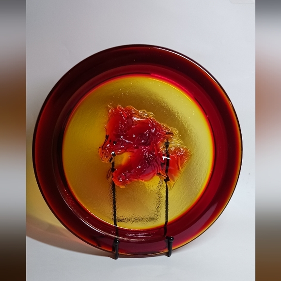 10.75" Vintage 1950s Amberina Solid Glass plate with horses heads,L E SMITH - Picture 5 of 7